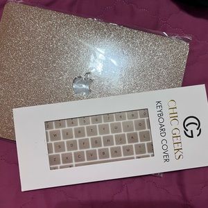 Chic Geeks MacBook Air Case & Keyboard Cover